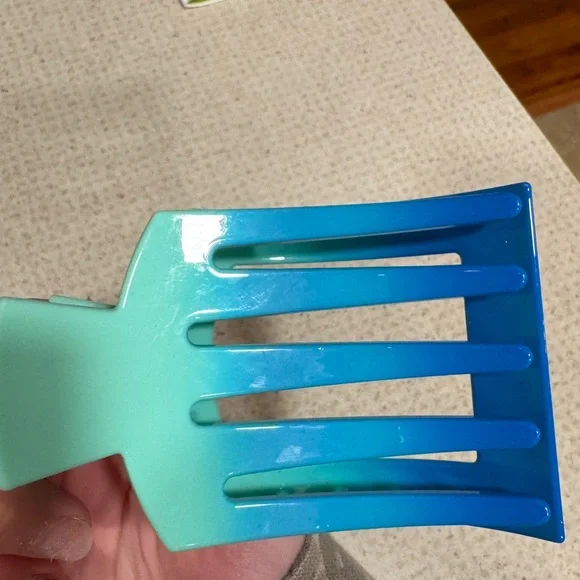 Teleties Large Flat Square Hair Clop - Picture 3 of 4